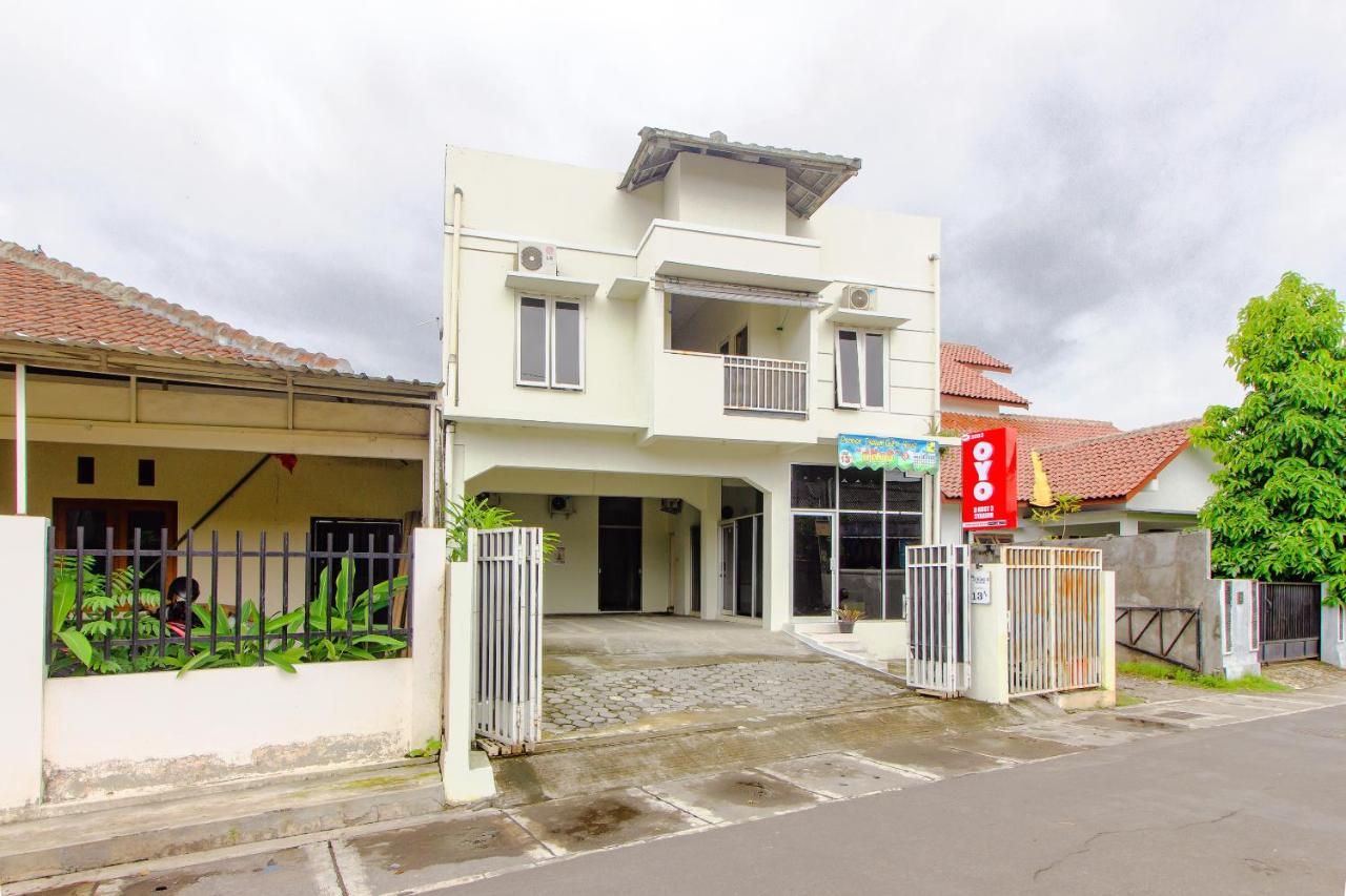 Oyo 3083 D Kost 3 Syariah Hotel Jogjakarta Buitenkant foto